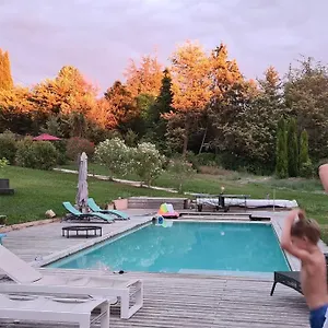 Chalet Bois Cosy Avec Piscine Aix Nature, Aix-en-Provence